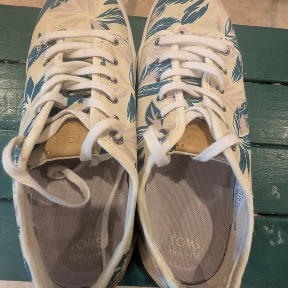 TOMS Lilac Floral Print Travl Lite Women’s Sneaker Size 7.5 - Picture 2 of 9